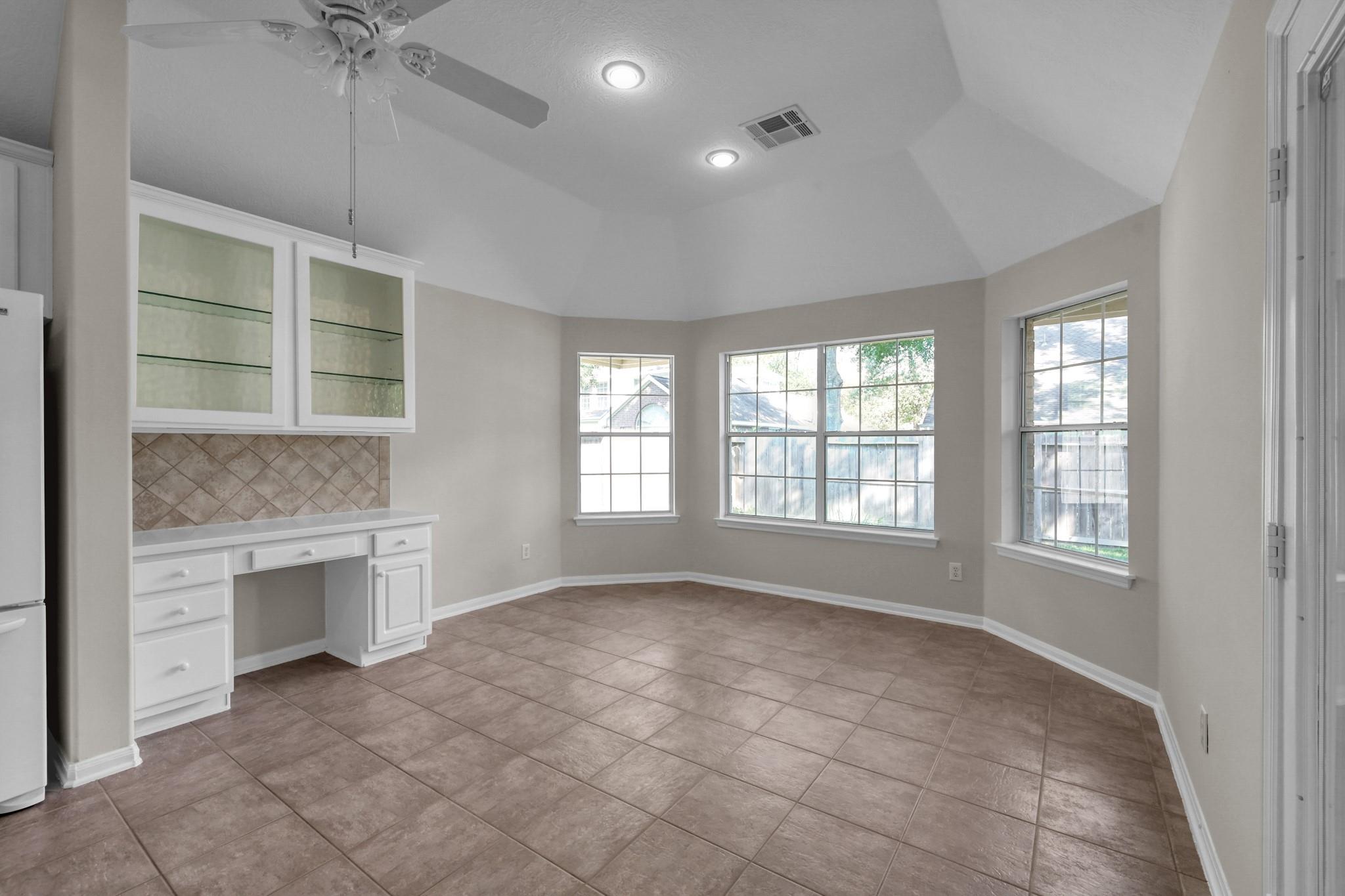 6 Long Springs Place