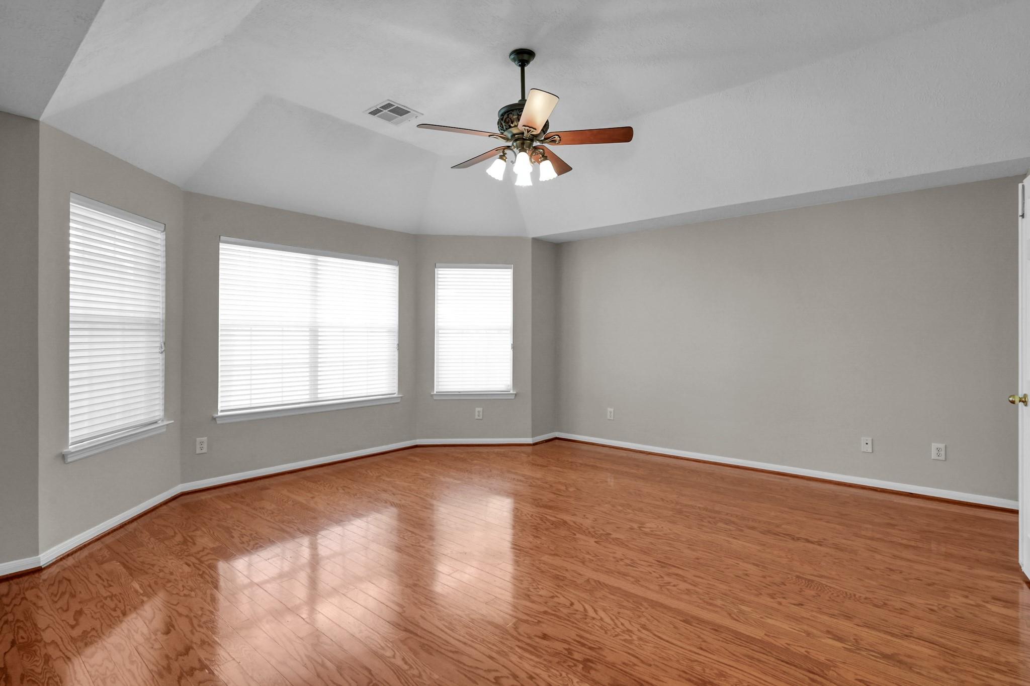 6 Long Springs Place