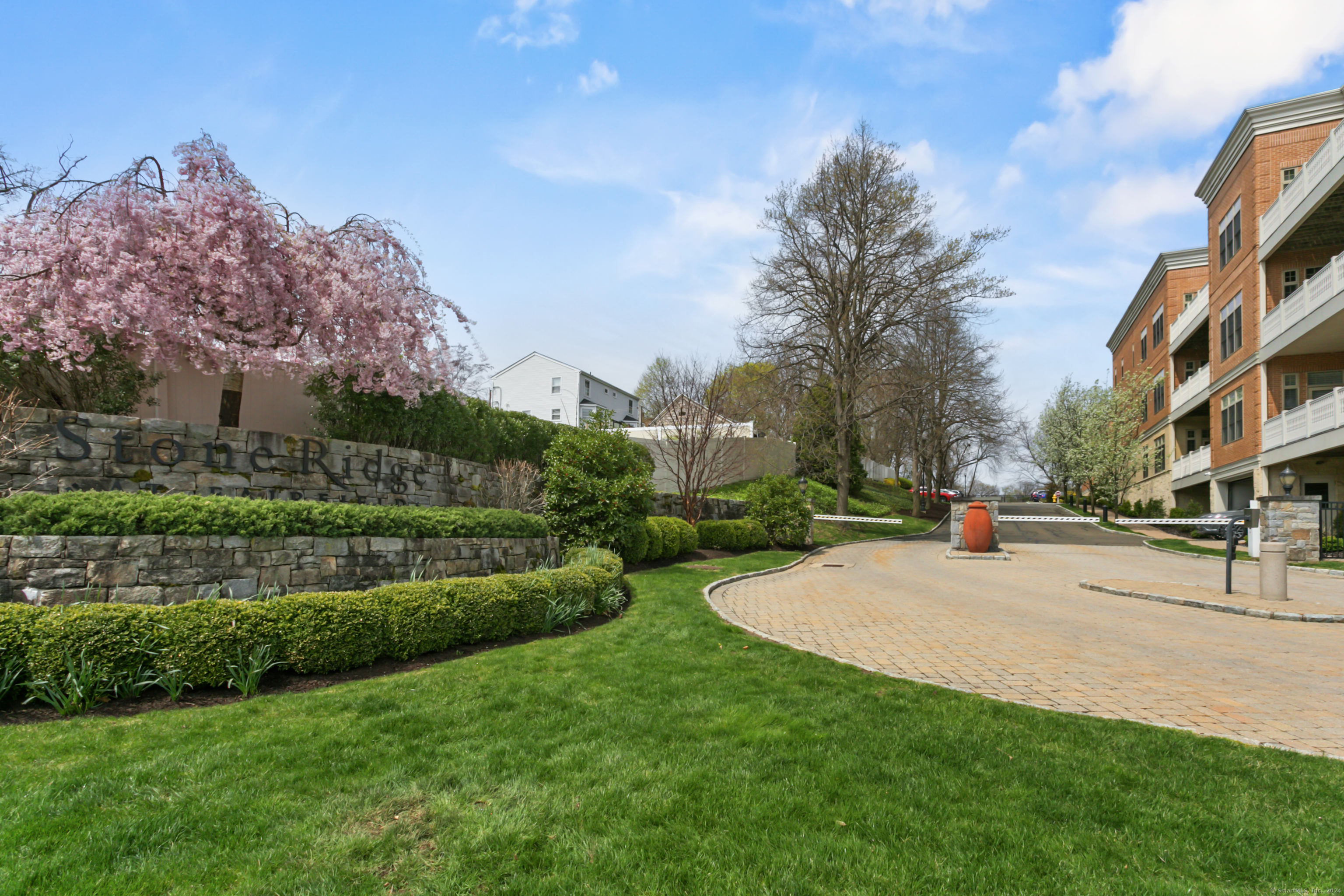 100 Stone Ridge Way APT 2G