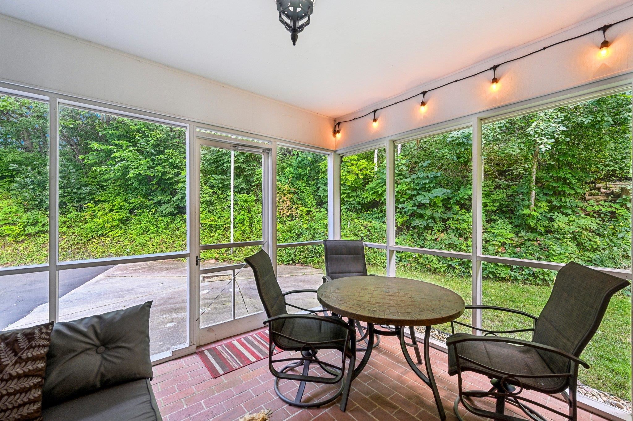 735 Westbrook Drive