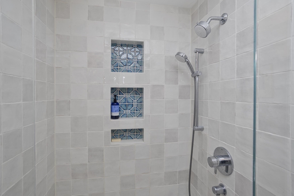 17 Buffam Rd