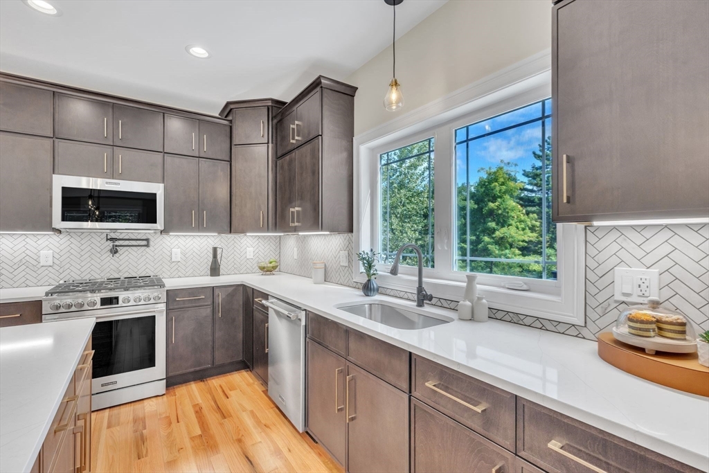 16 Woodland Circle