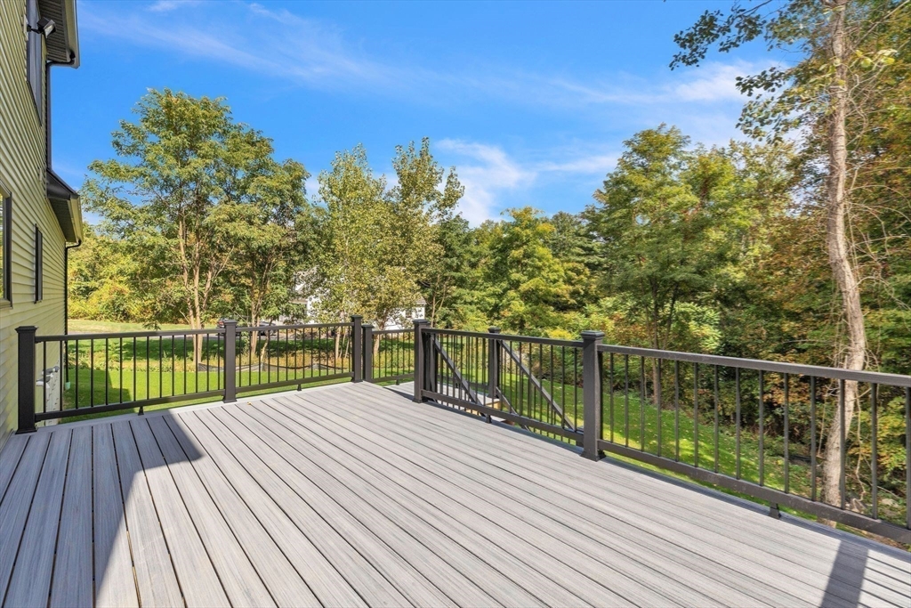 16 Woodland Circle
