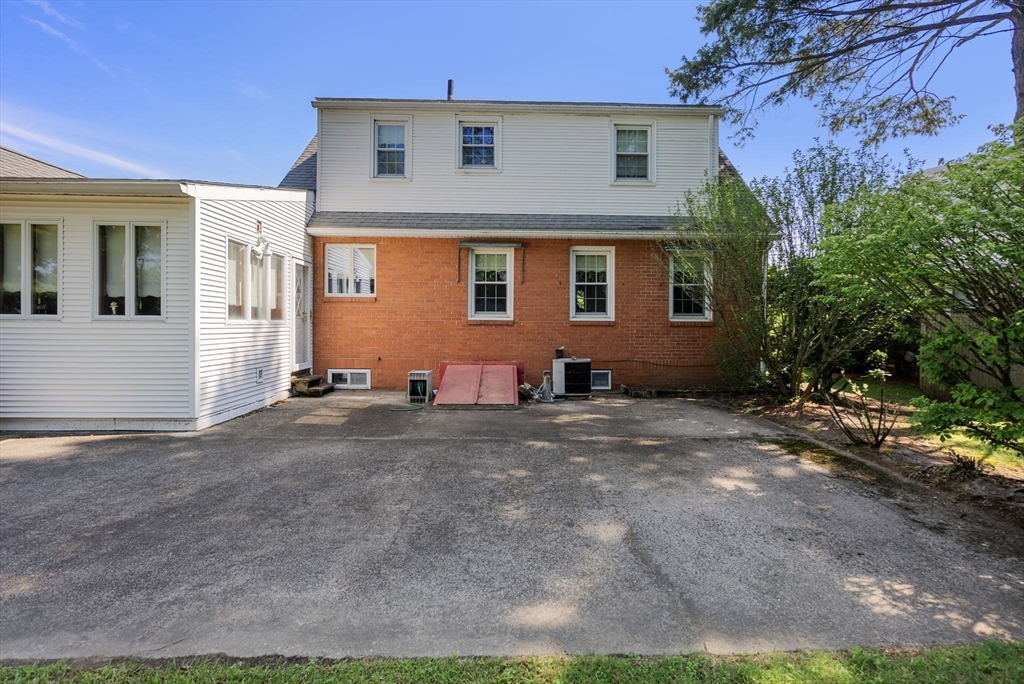 354 Rowley St
