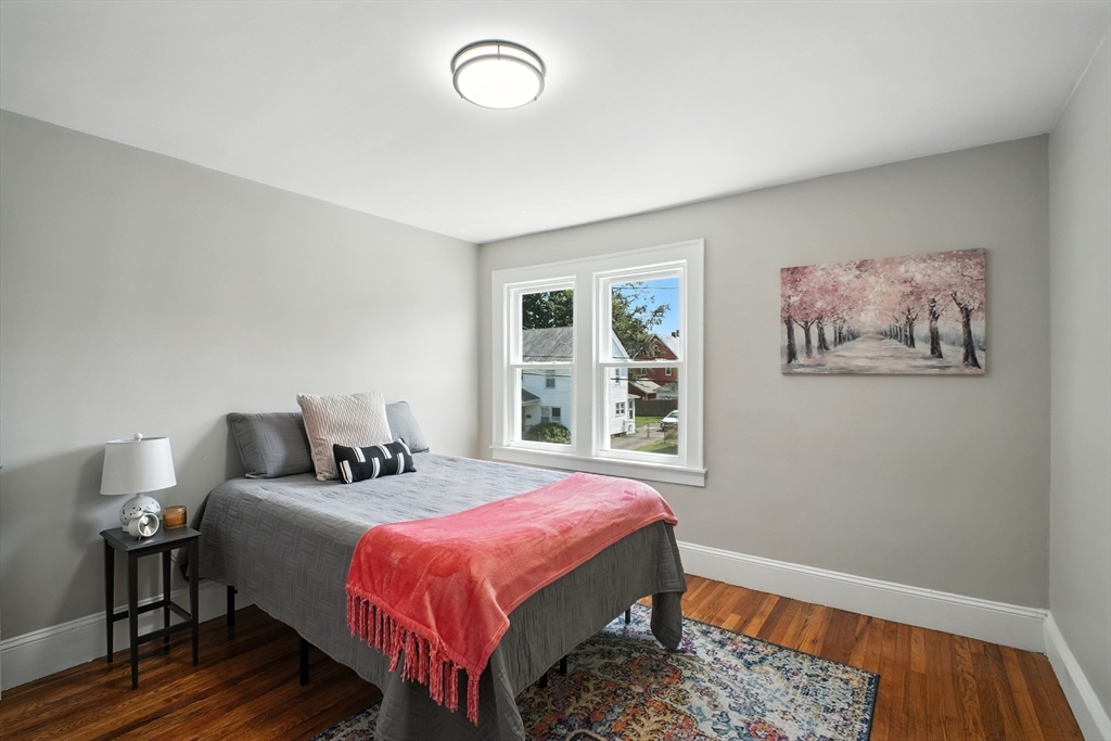25 W Glen St
