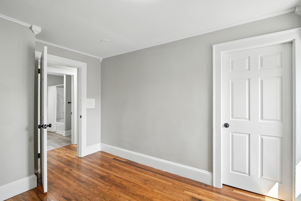 25 W Glen St