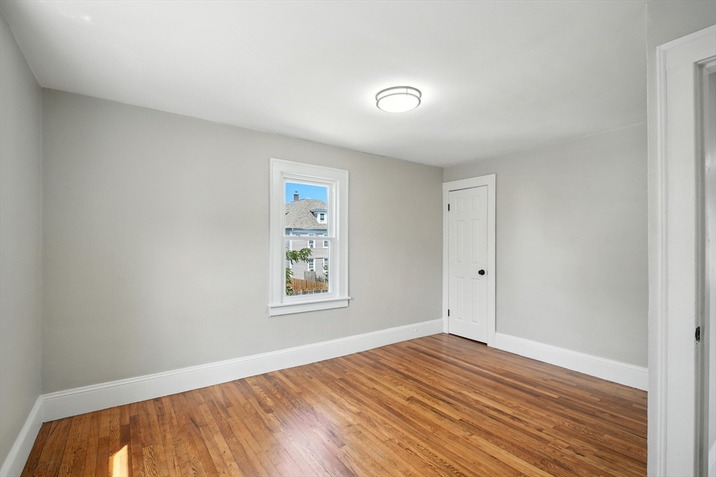 25 W Glen St