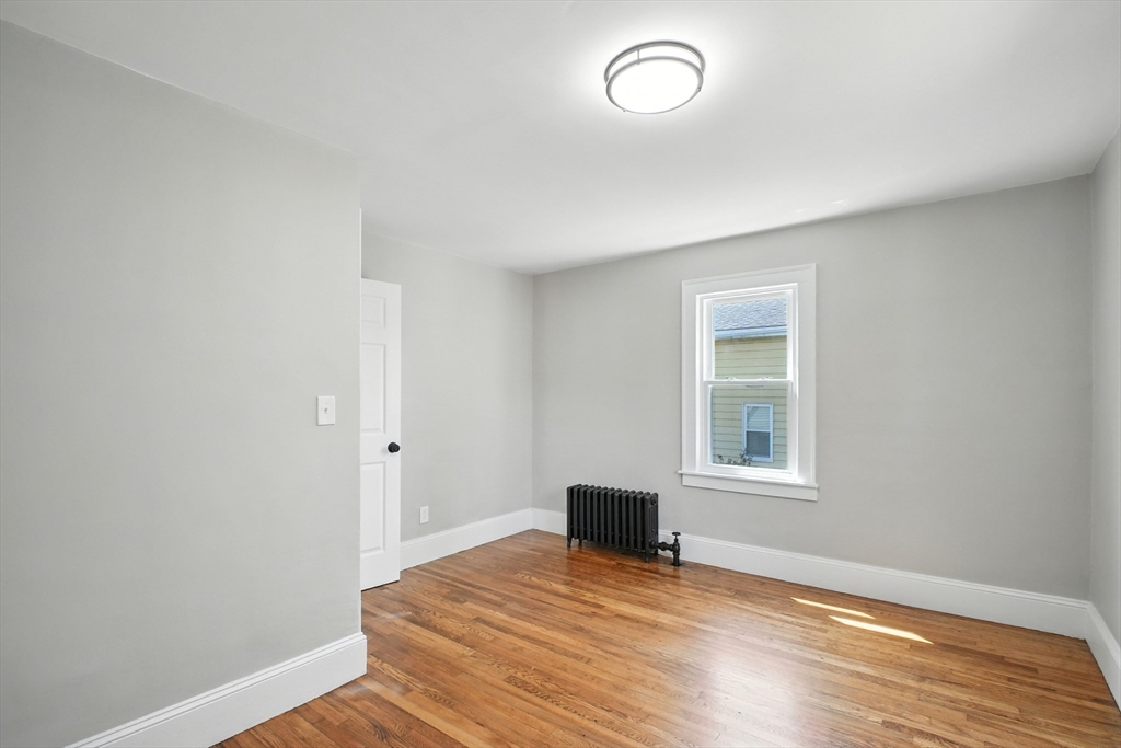 25 W Glen St