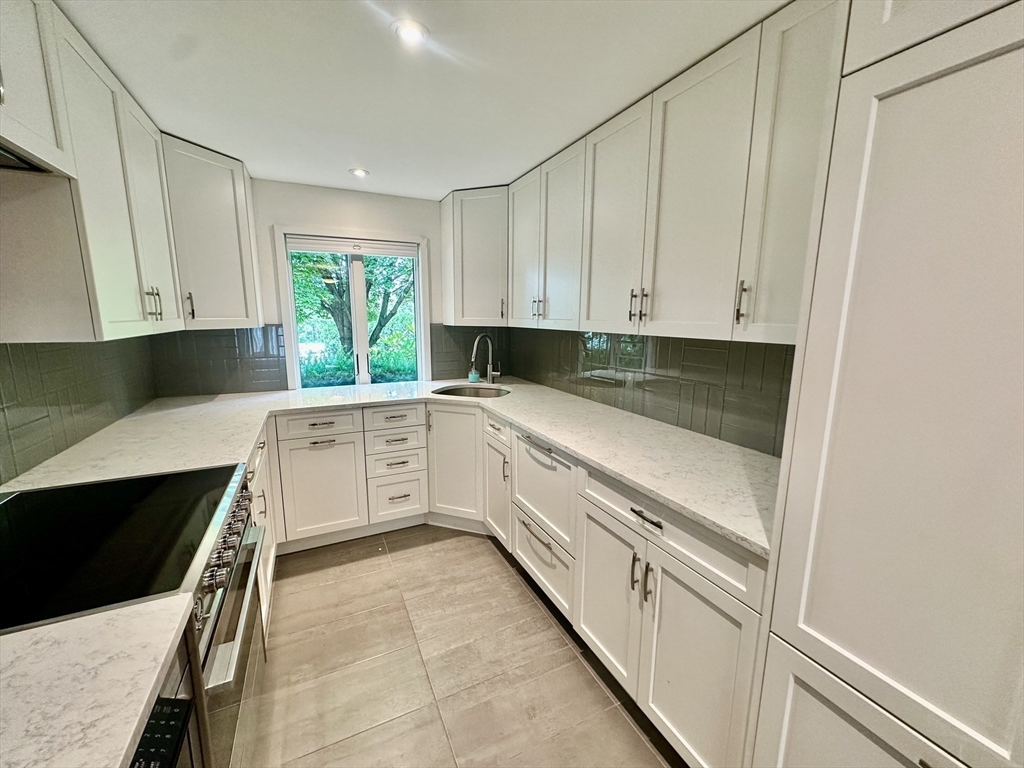 1 Eaton Ct # 1
