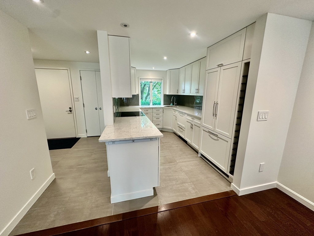 1 Eaton Ct # 1
