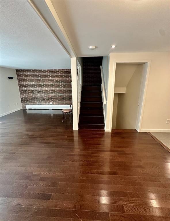 1 Eaton Ct # 1