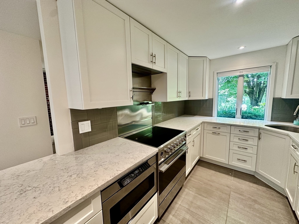 1 Eaton Ct # 1