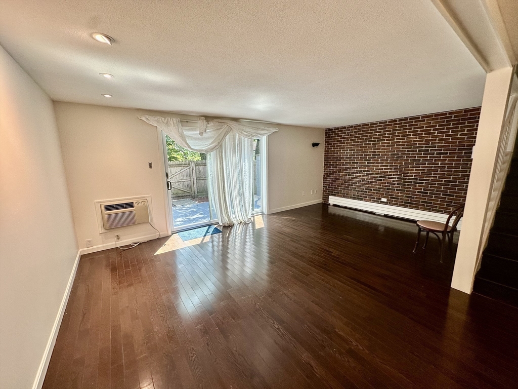 1 Eaton Ct # 1