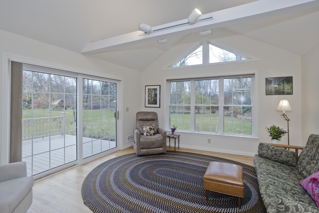 11 Sheerman Ln