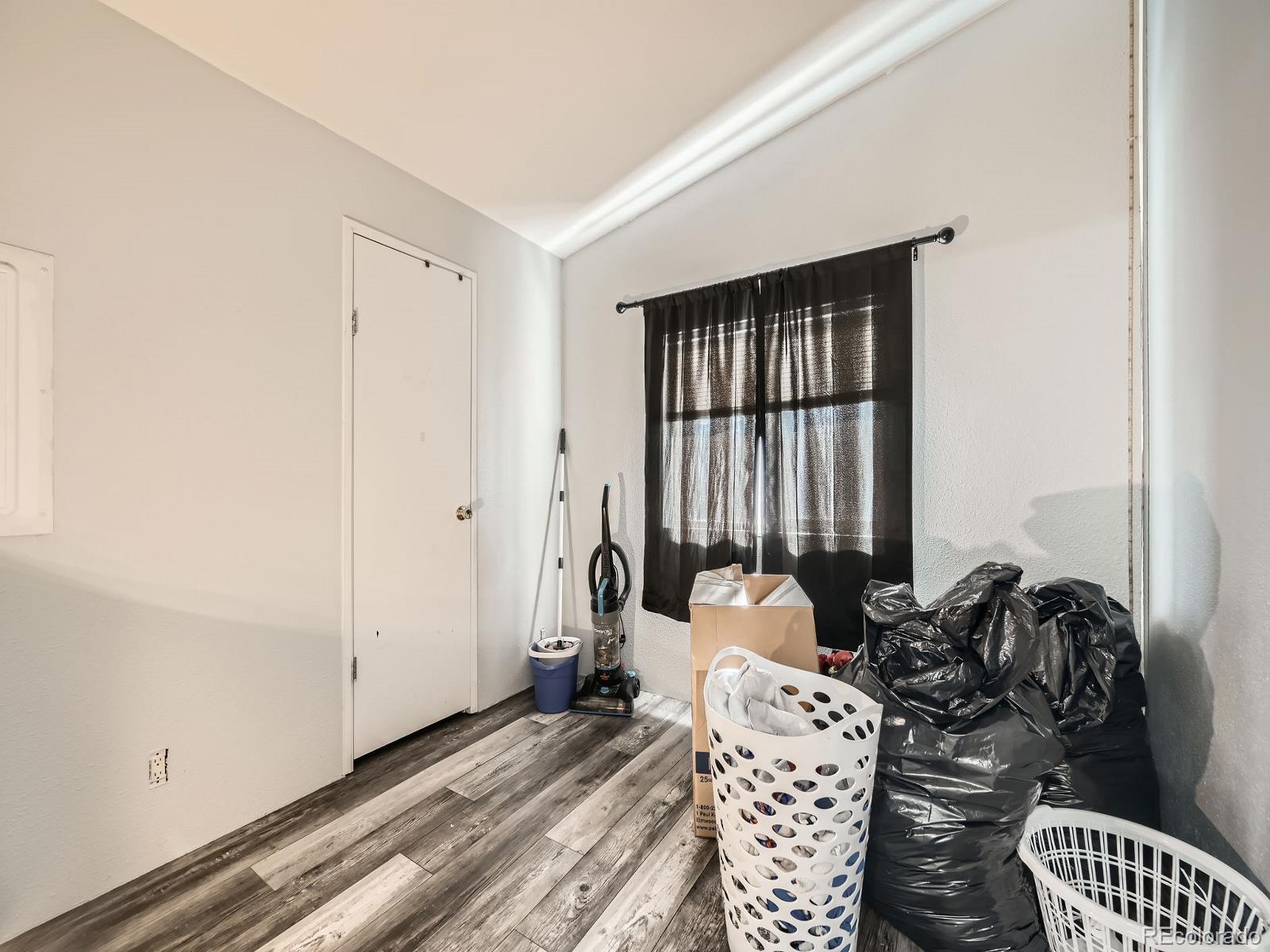3306 Far View