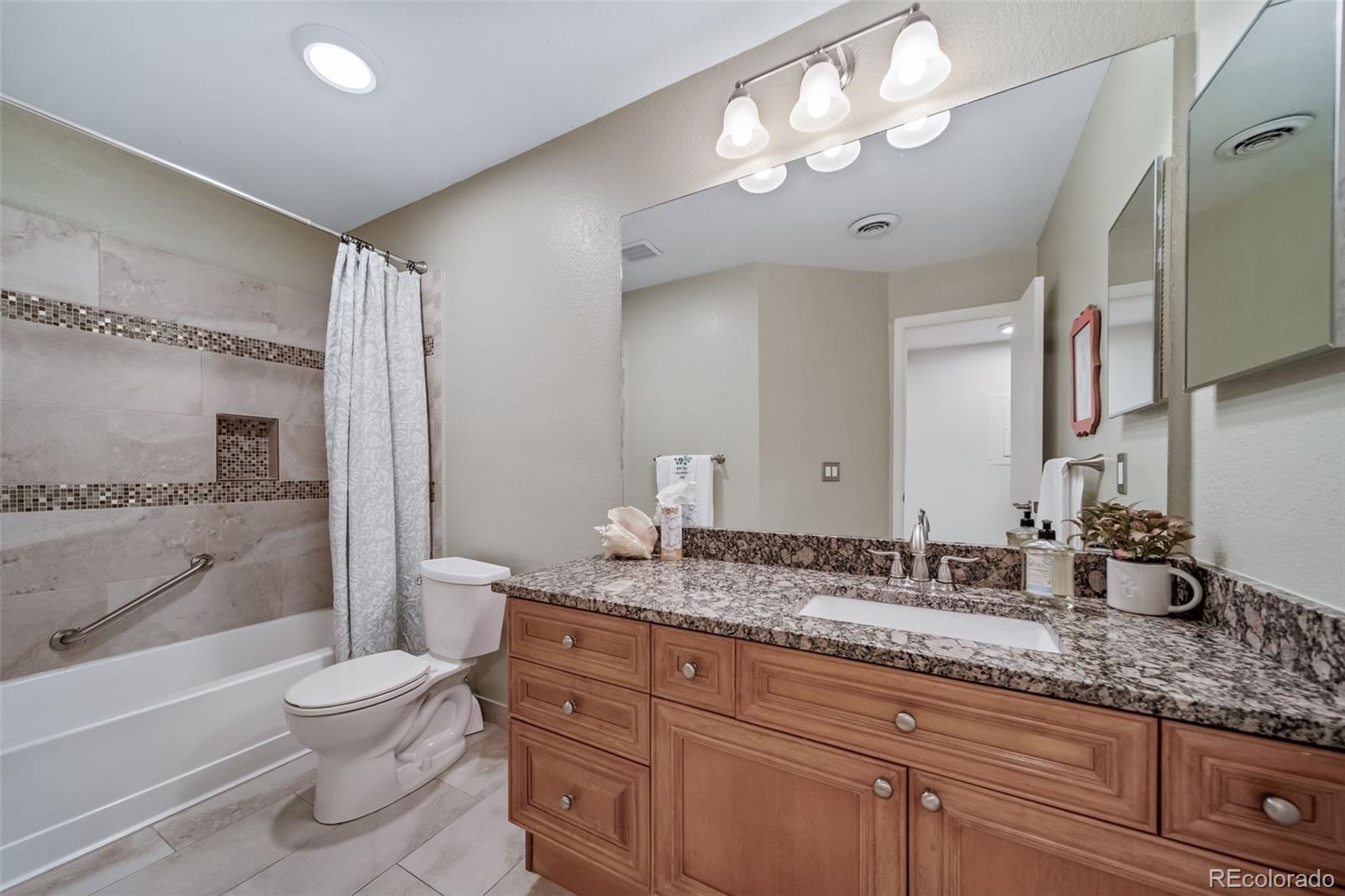 2670 E Otero Place Unit: 12
