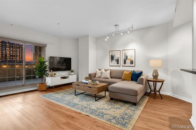 925 N Lincoln Street Unit: 3C