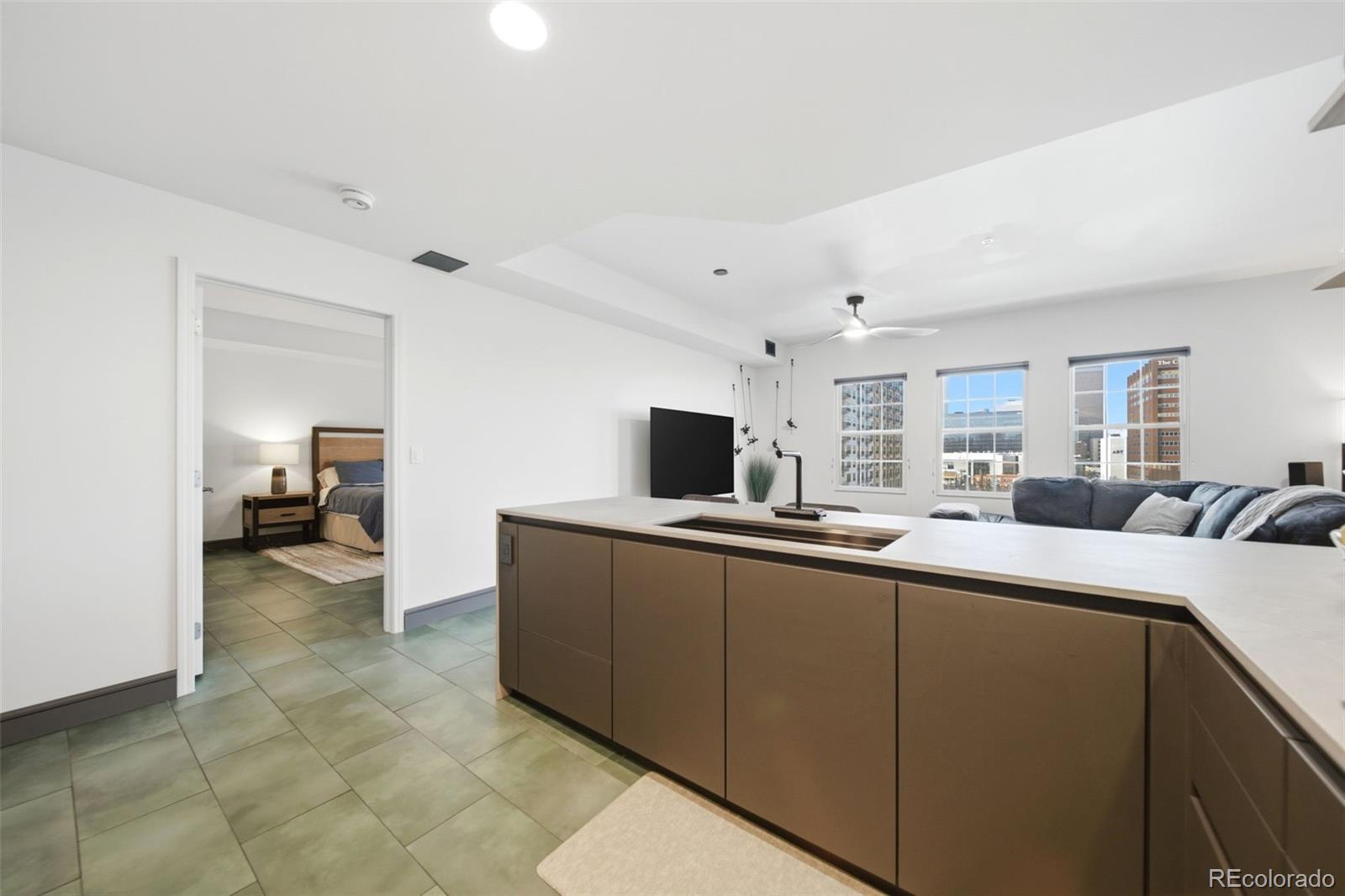 975 N Lincoln Street Unit: 6G-N