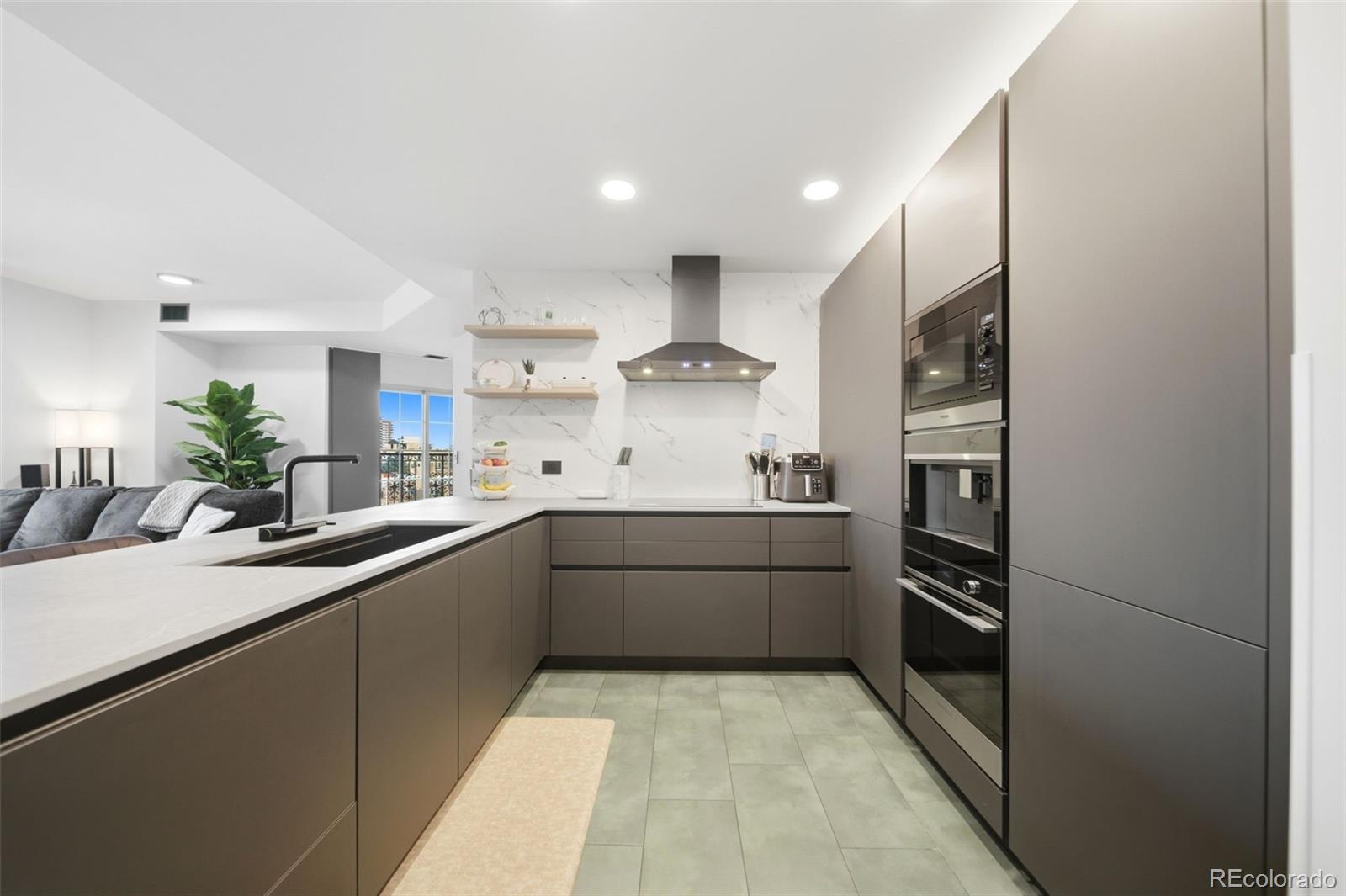 975 N Lincoln Street Unit: 6G-N