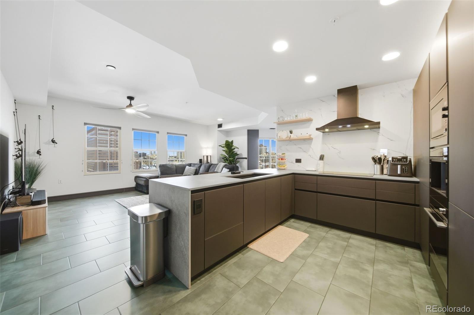 975 N Lincoln Street Unit: 6G-N