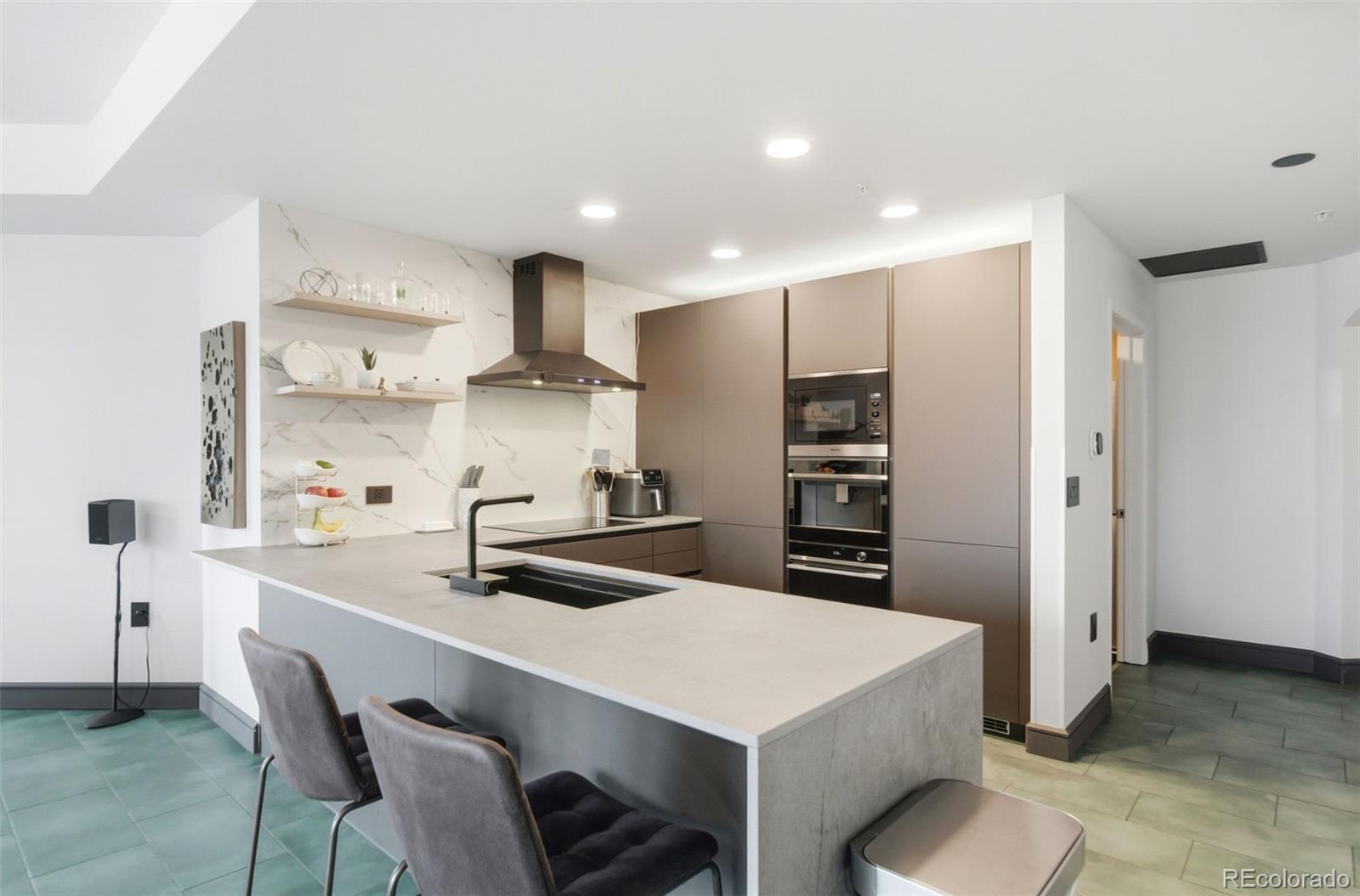 975 N Lincoln Street Unit: 6G-N