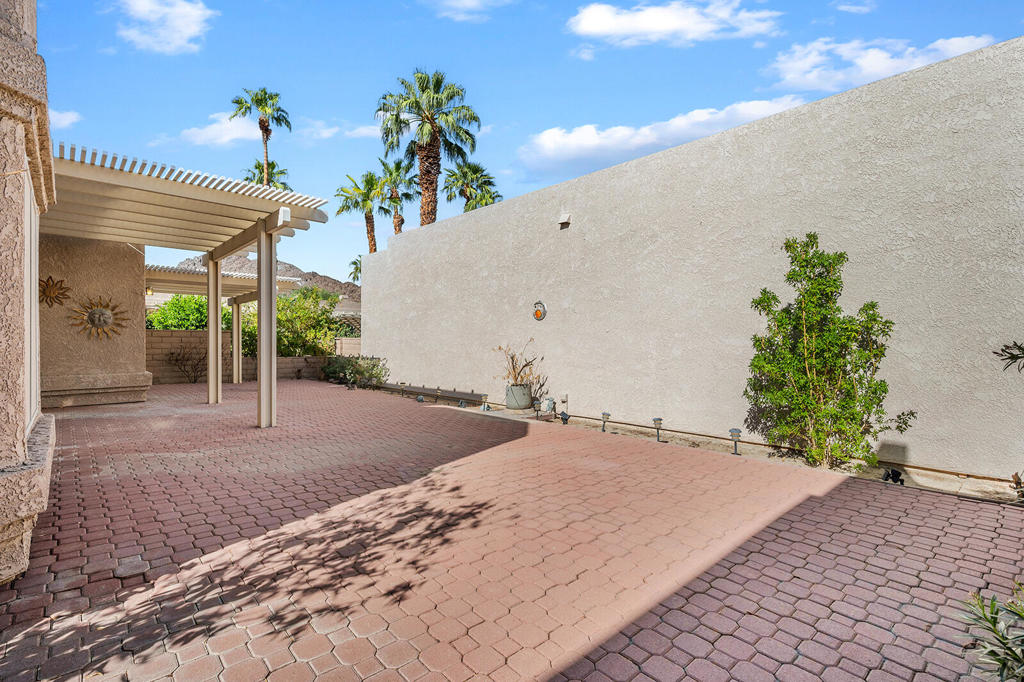 48614 Calle Esperanza