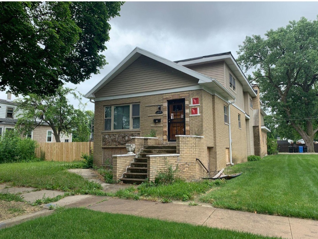 1315 W 111th Place