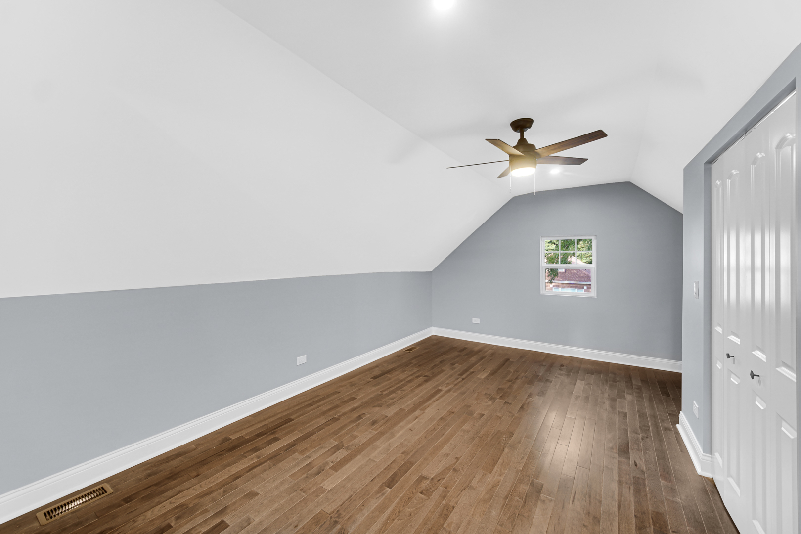 8434 S Burnham Avenue