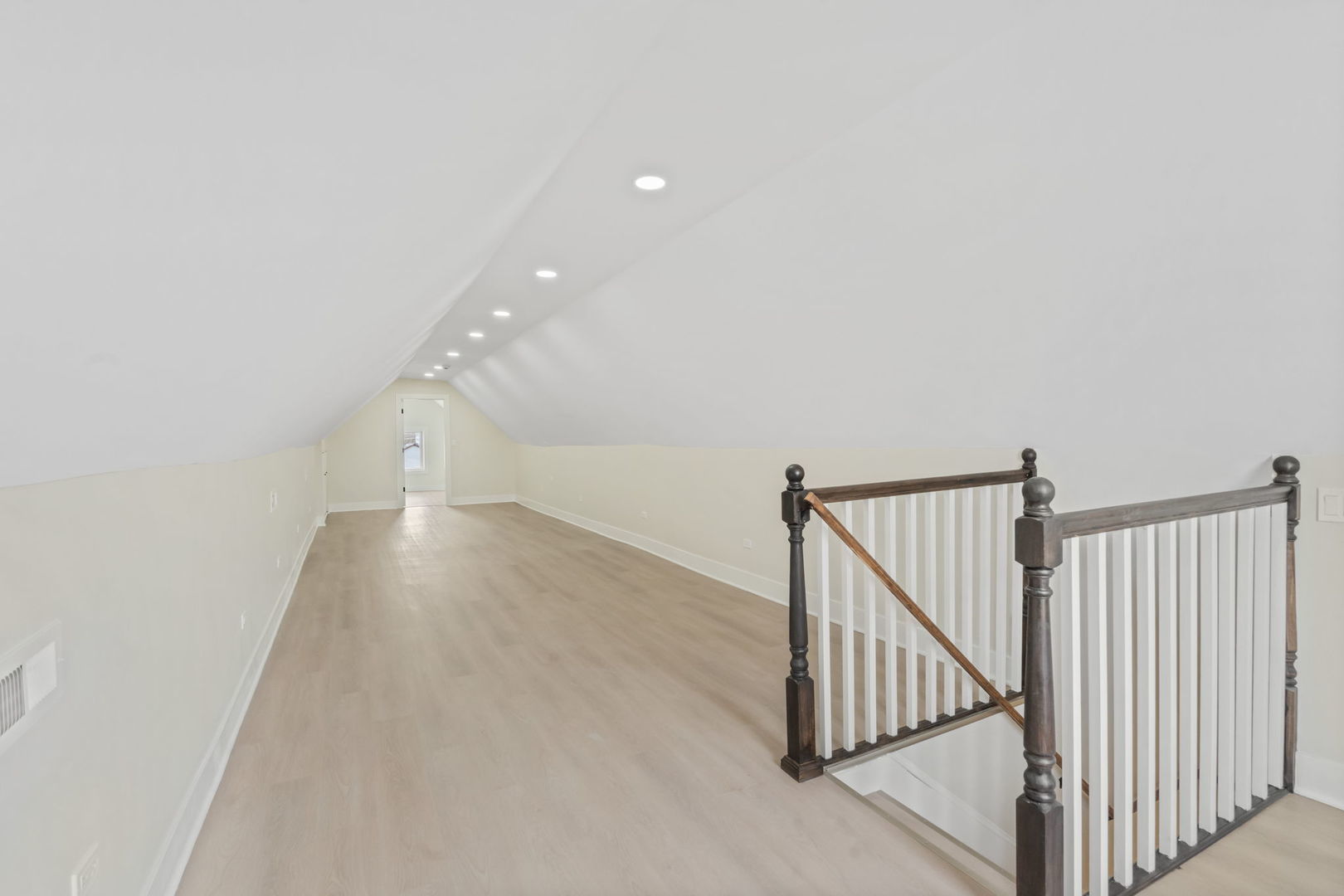 9419 S Saint Lawrence Avenue Unit: 2