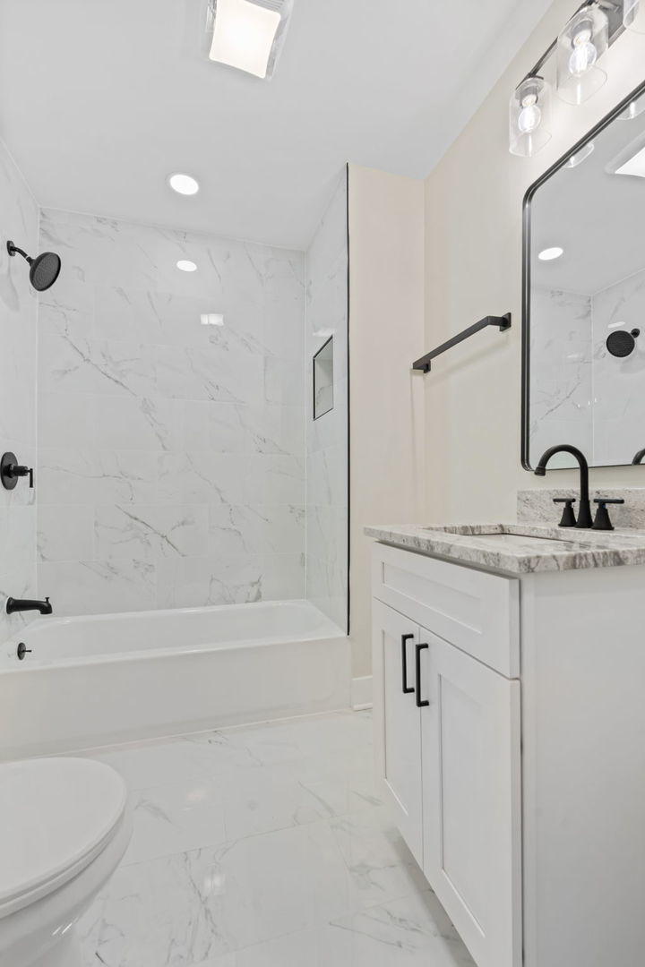 9419 S Saint Lawrence Avenue Unit: G