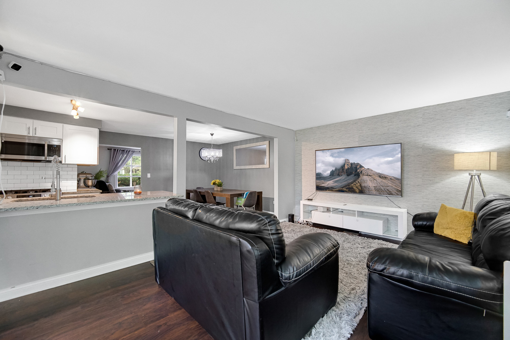 816 Blackhawk Drive
