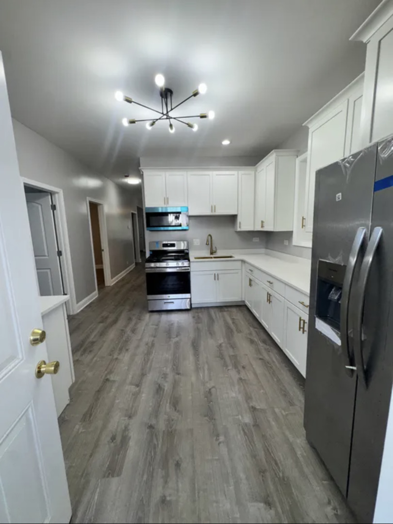 6924 S Green Street Unit: 1