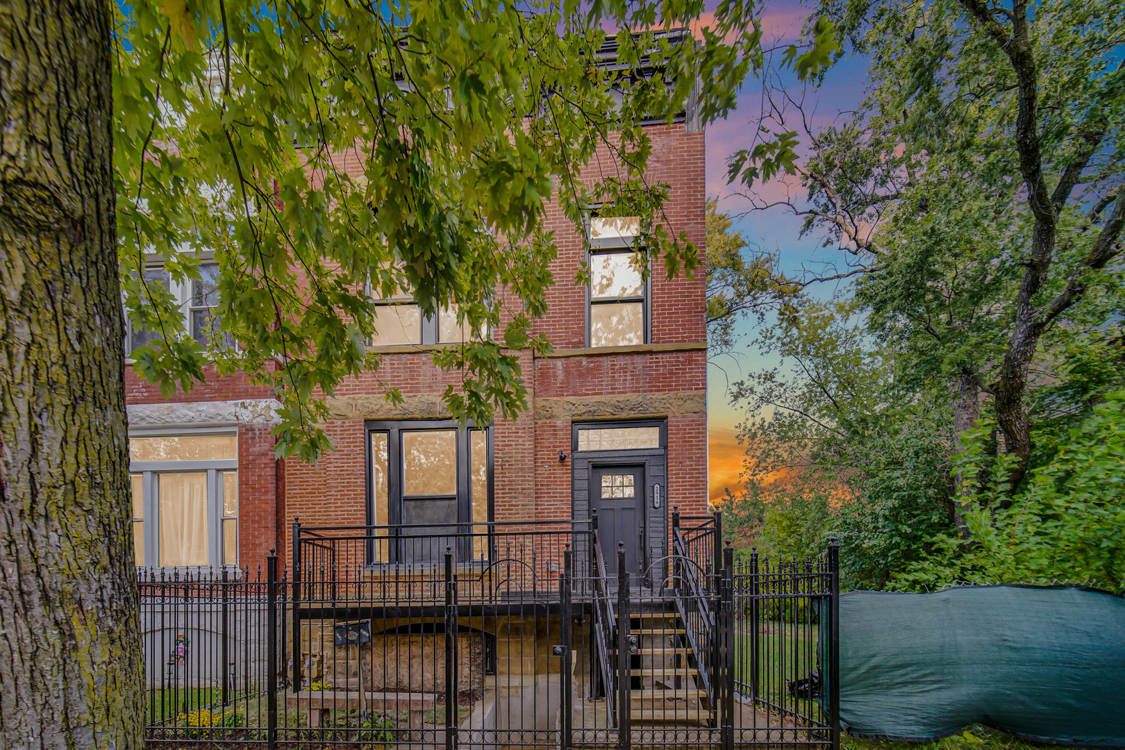 2916 W Adams St