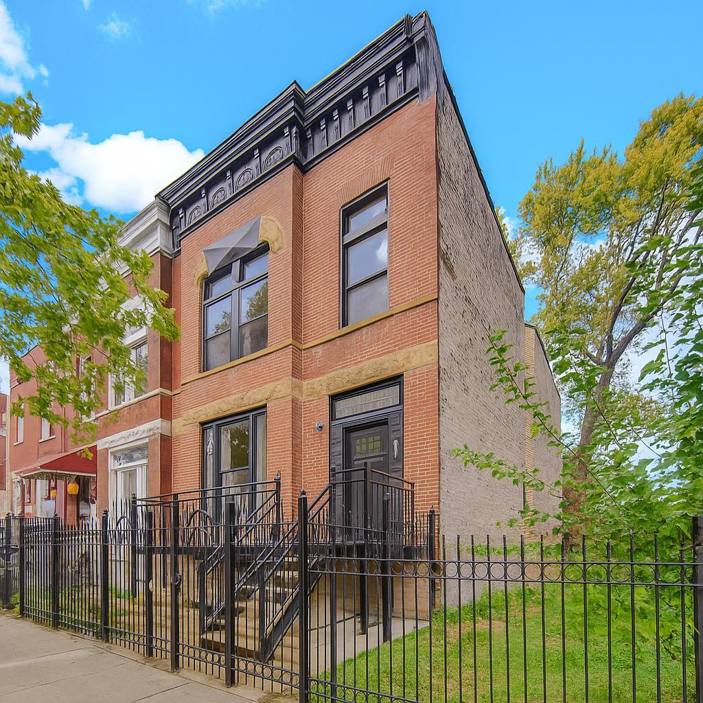 2916 W Adams St