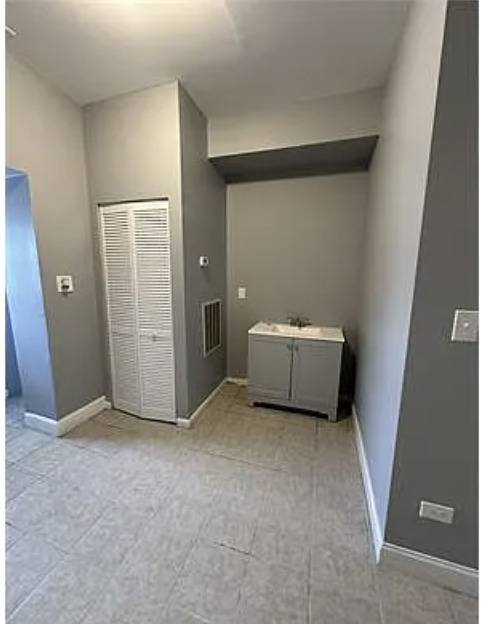 6444 S Eberhart Avenue