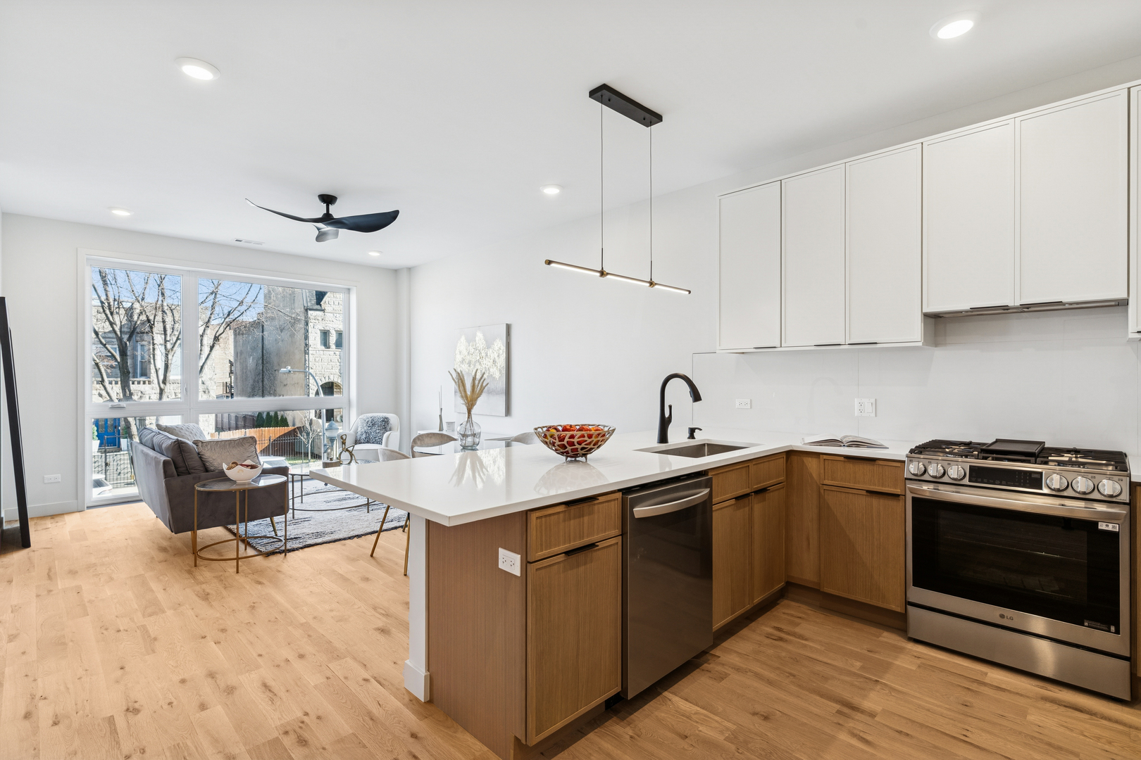 4208 S Calumet Avenue Unit: 101