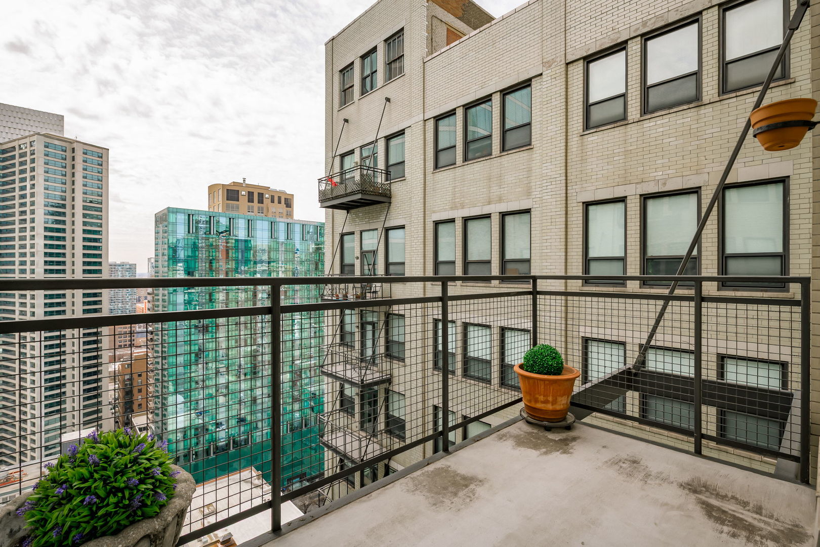 910 S Michigan Avenue Unit: 1908