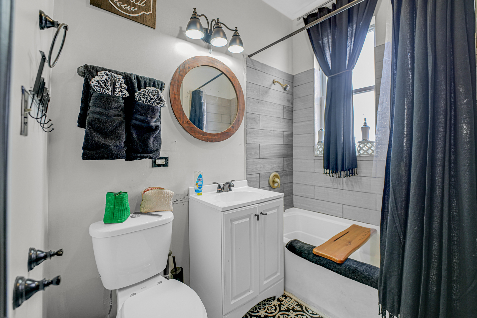 7222 S Rhodes Avenue