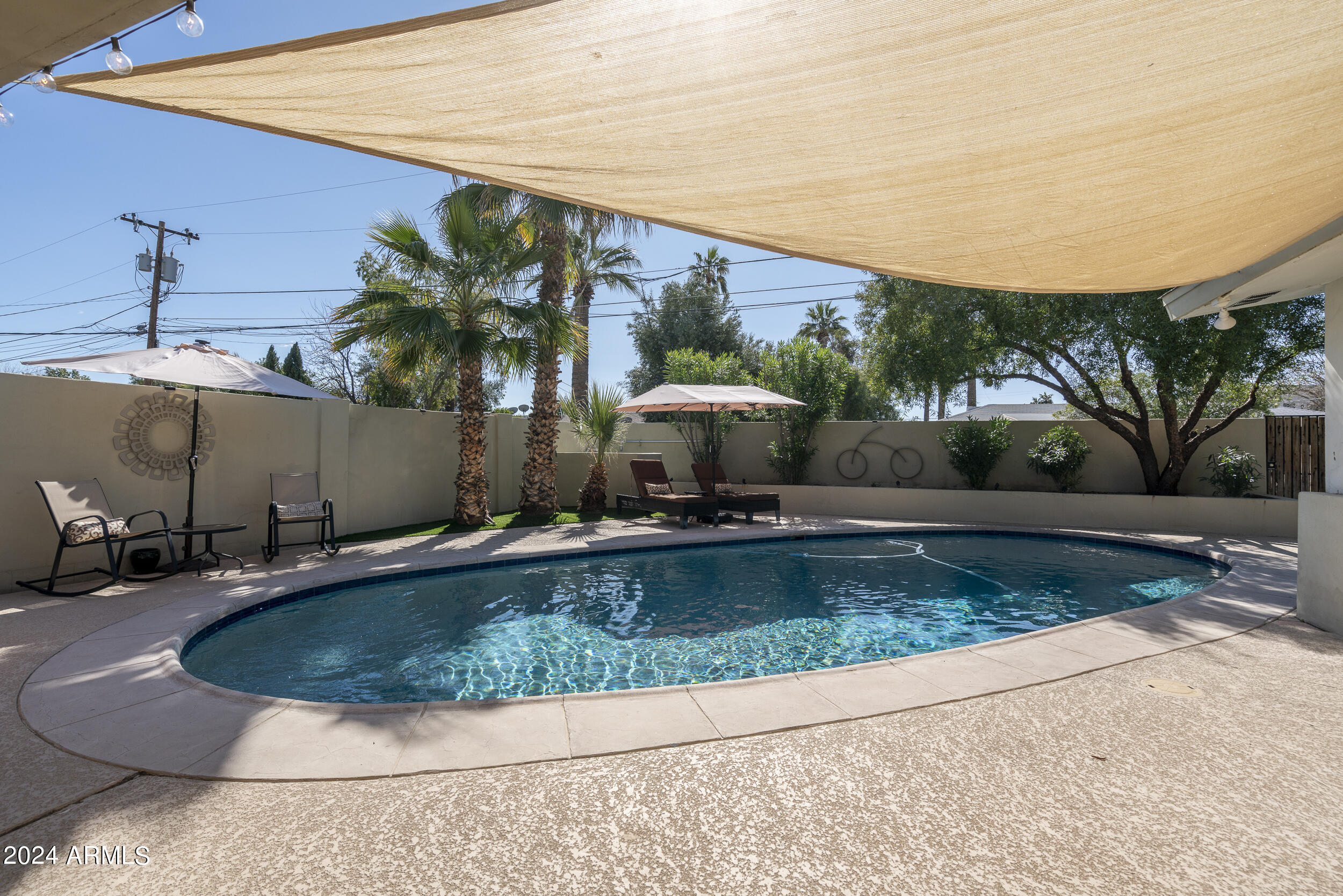 7513 E Highland Avenue