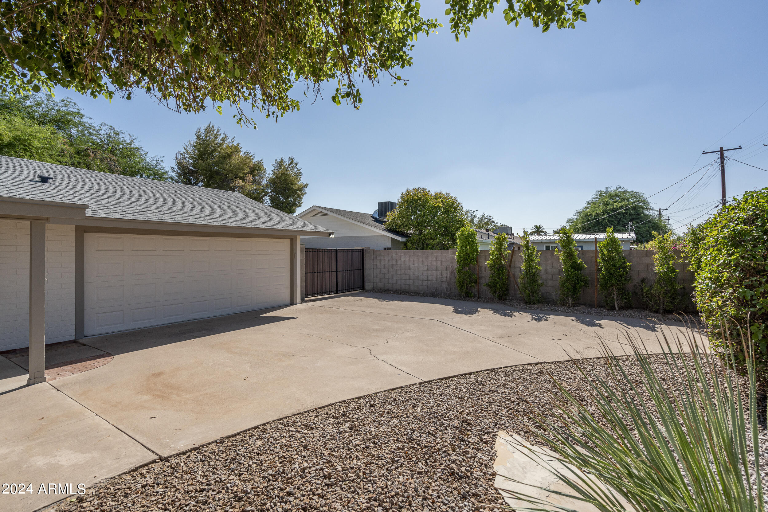 8308 E Meadowbrook Avenue
