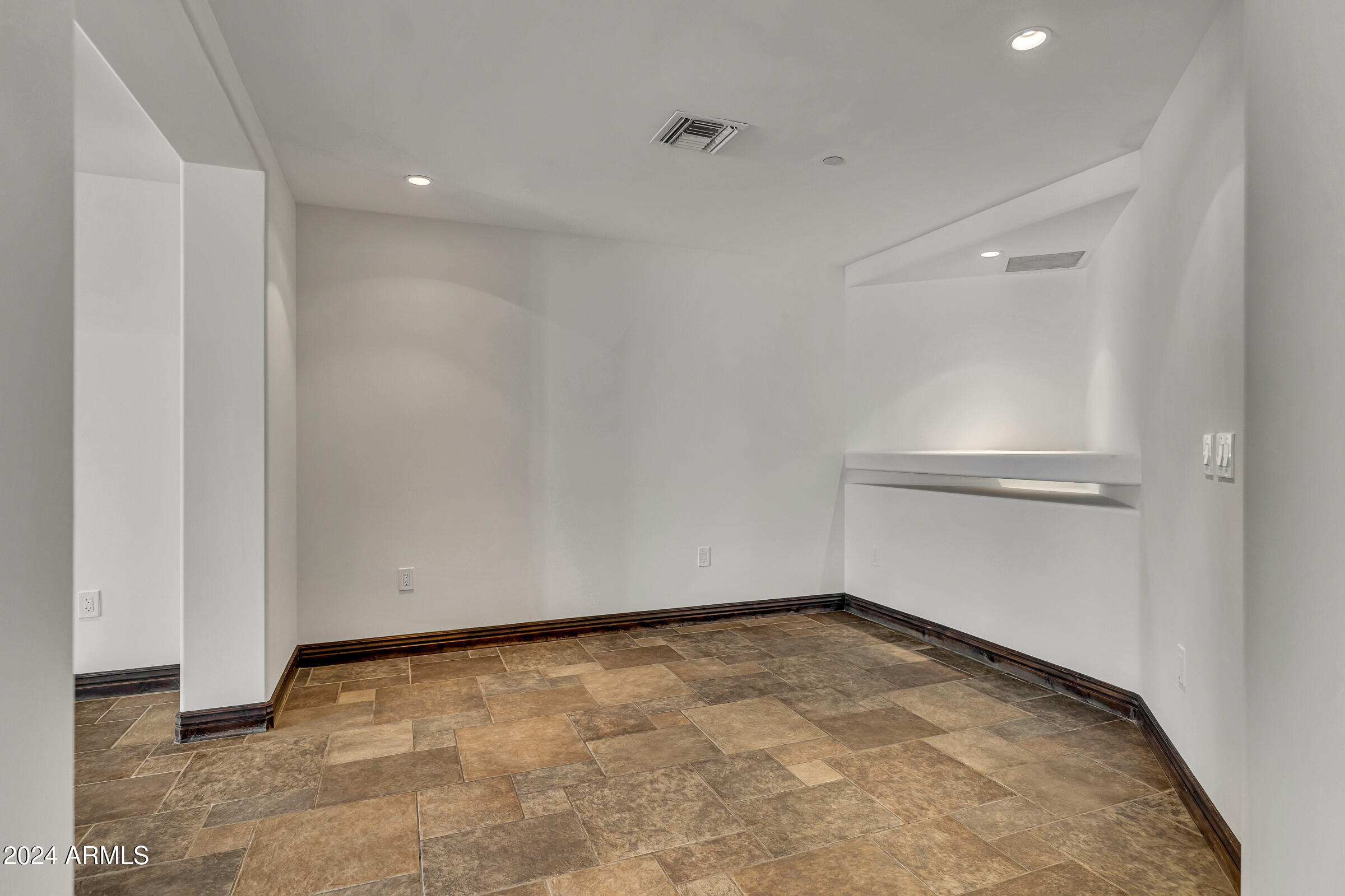 7175 E CAMELBACK Road, 1201