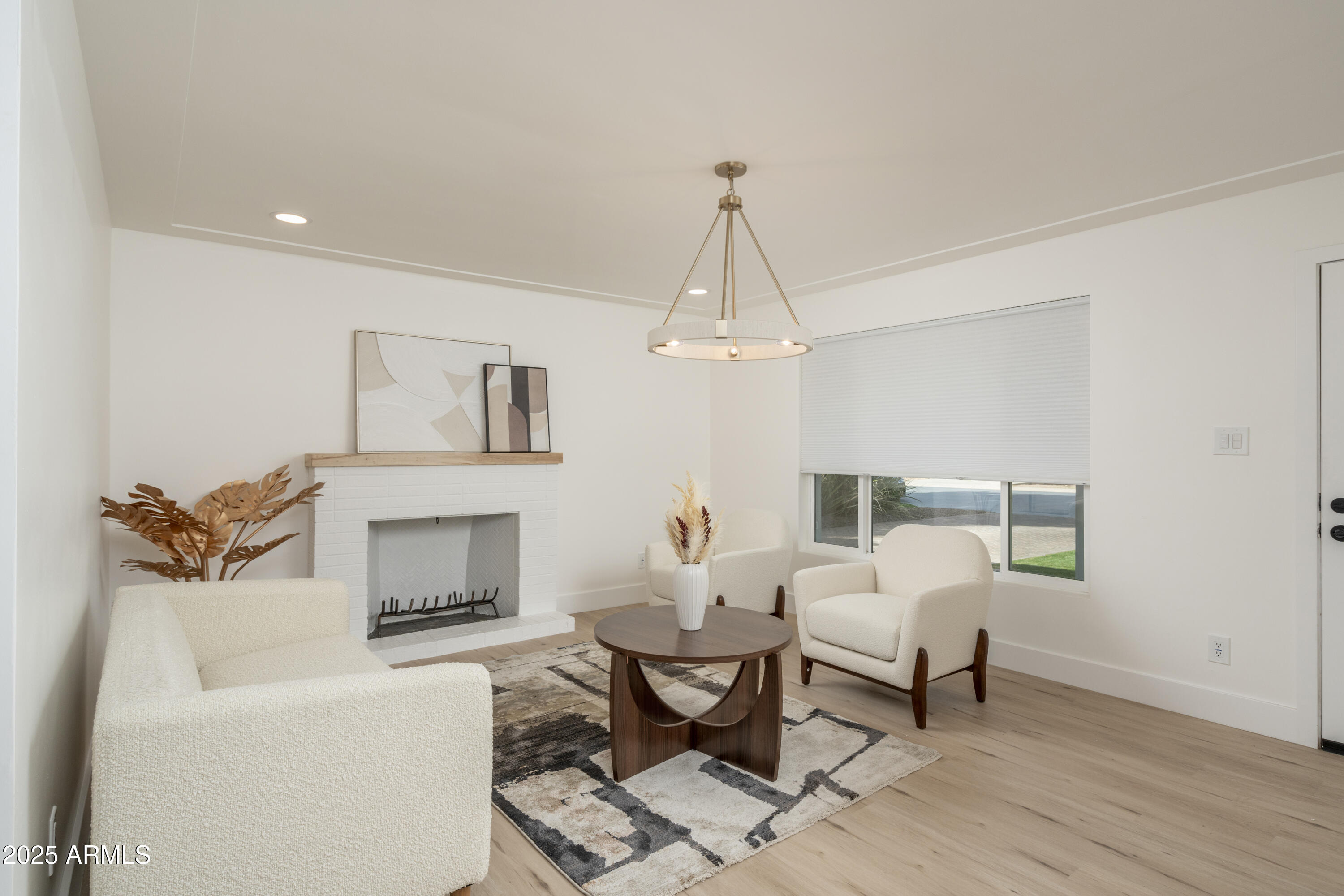 4307 E TURNEY Avenue