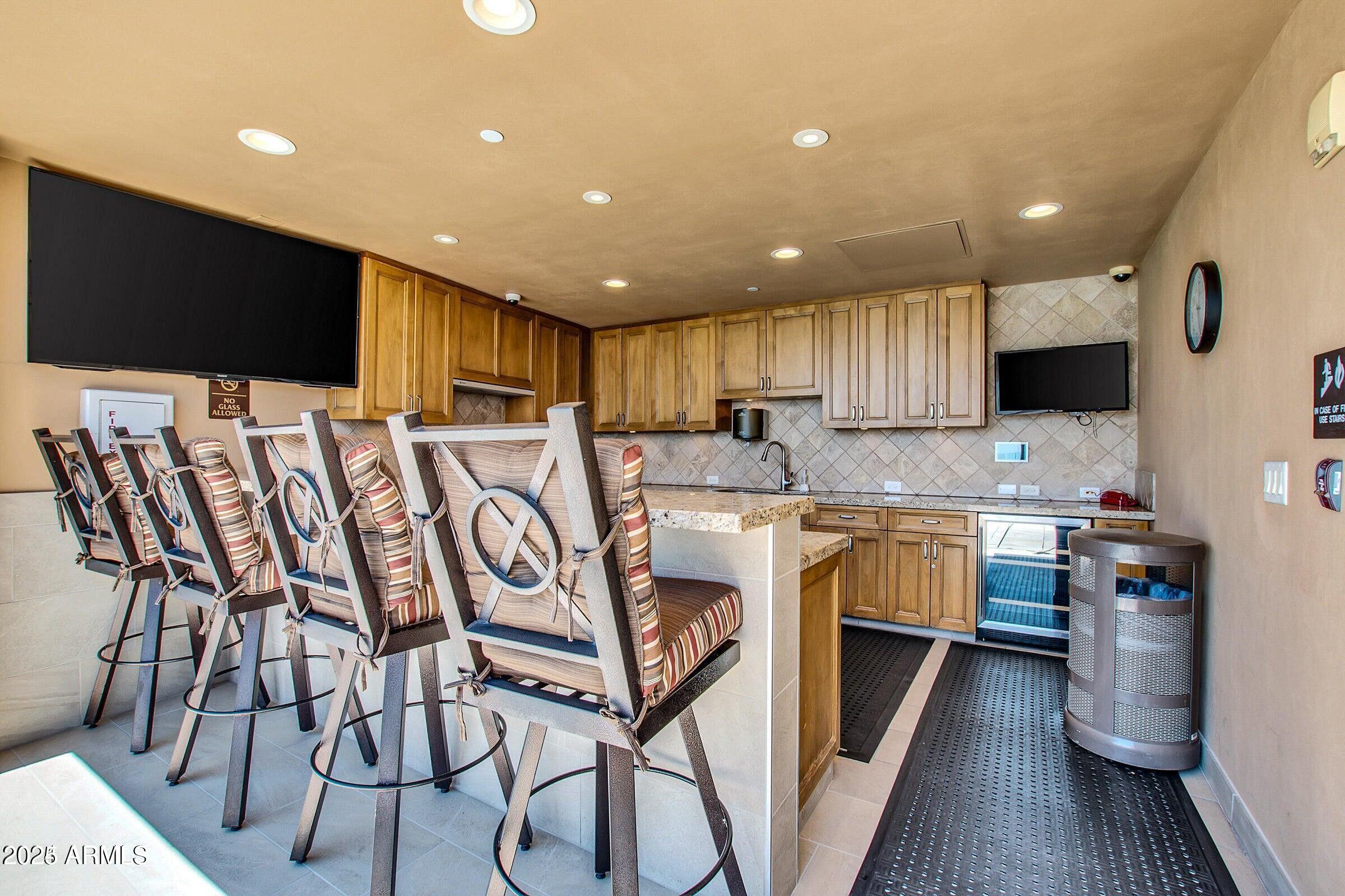 7175 E Camelback Road, 601