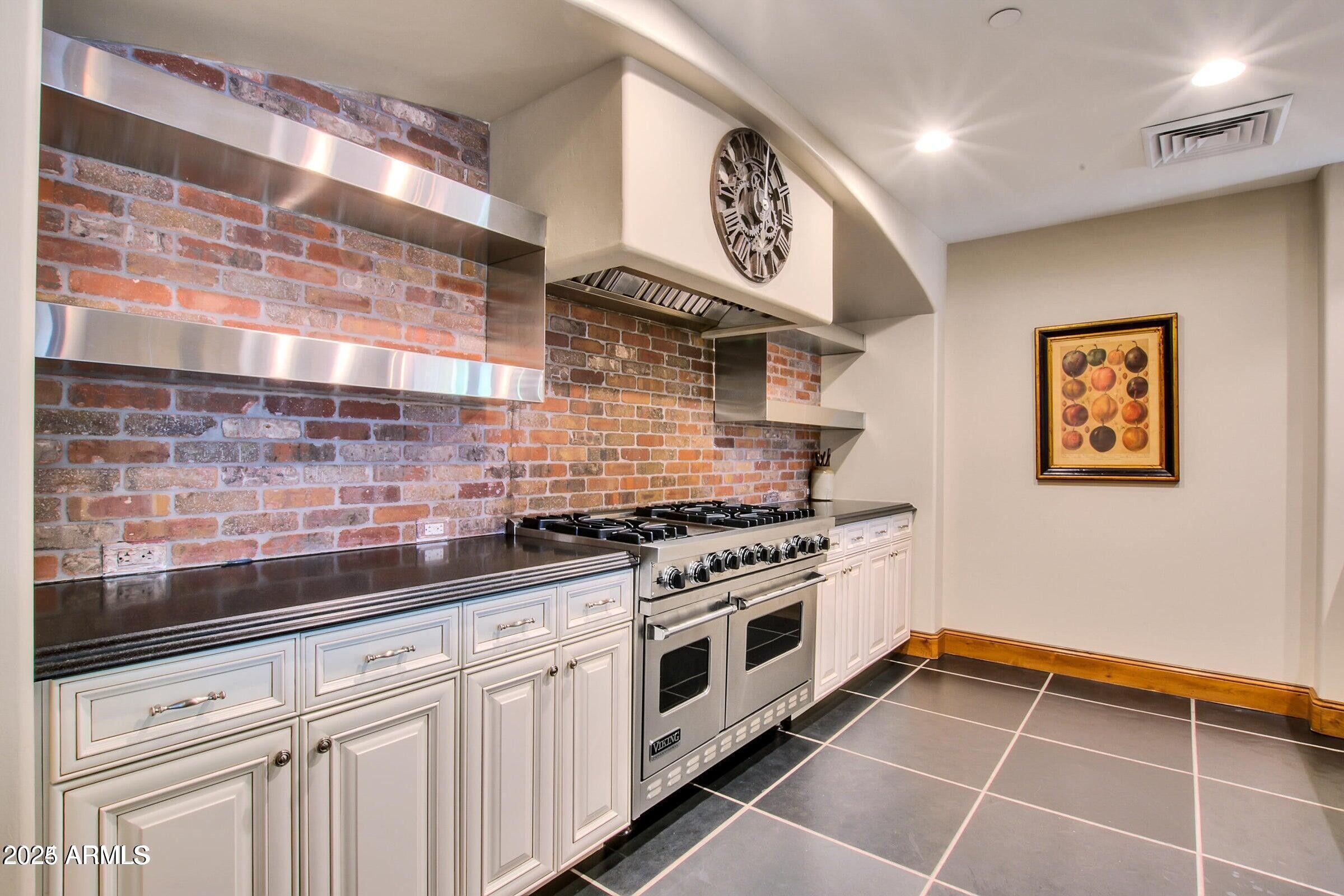 7175 E Camelback Road, 601