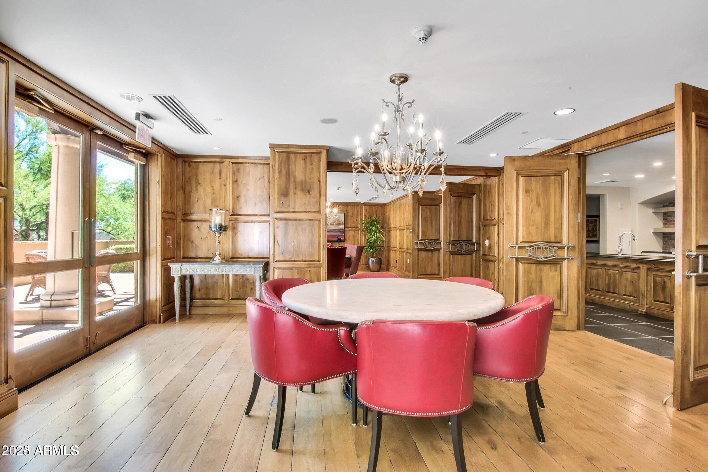 7175 E Camelback Road, 601