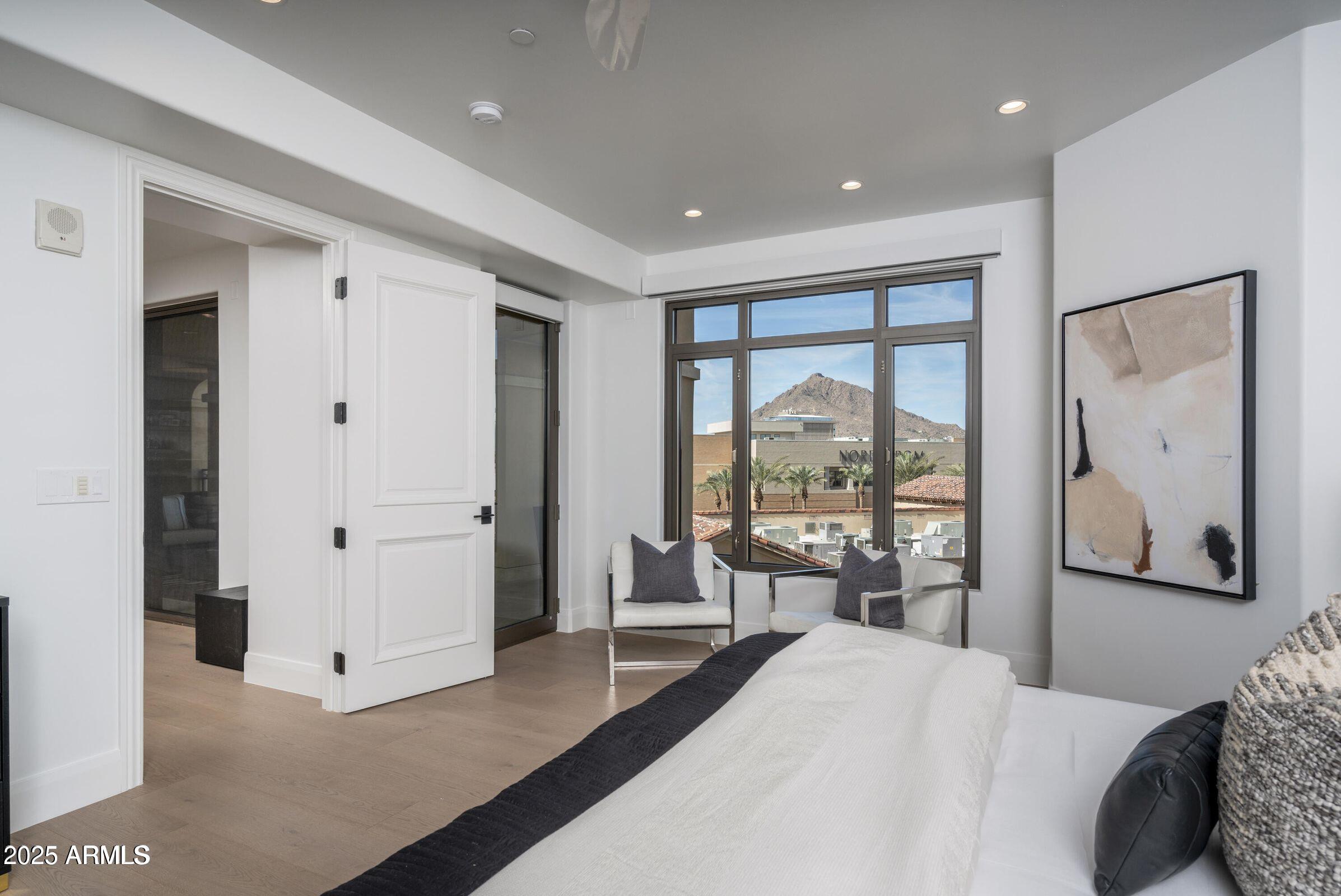 7175 E Camelback Road, 601