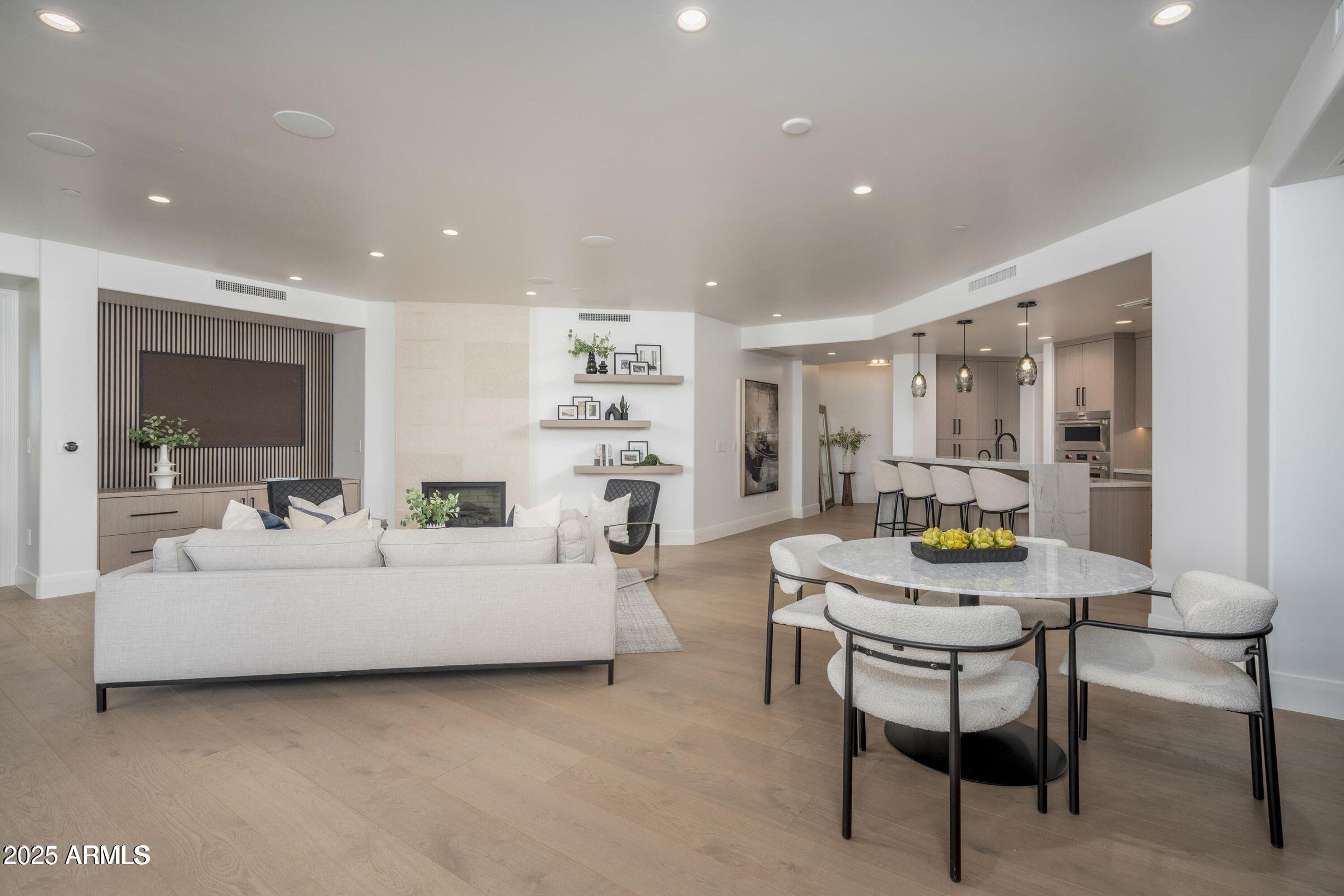 7175 E Camelback Road, 601