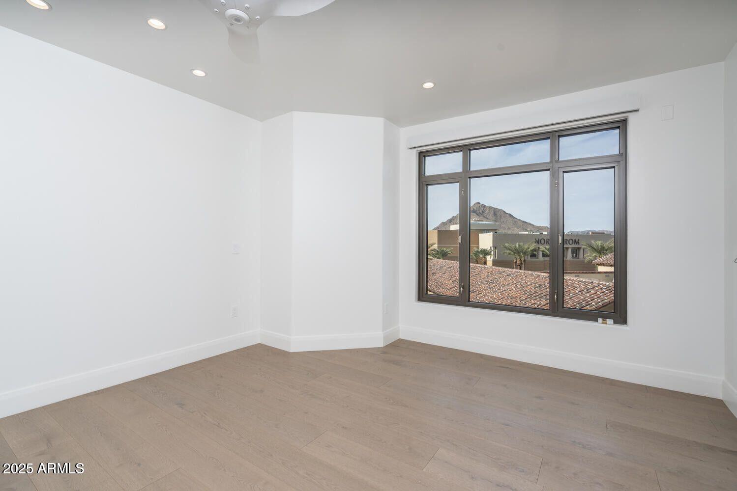 7175 E Camelback Road, 601