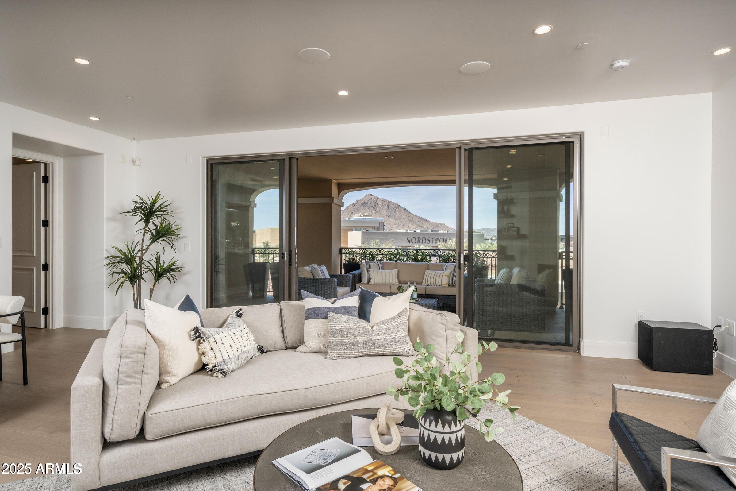 7175 E Camelback Road, 601