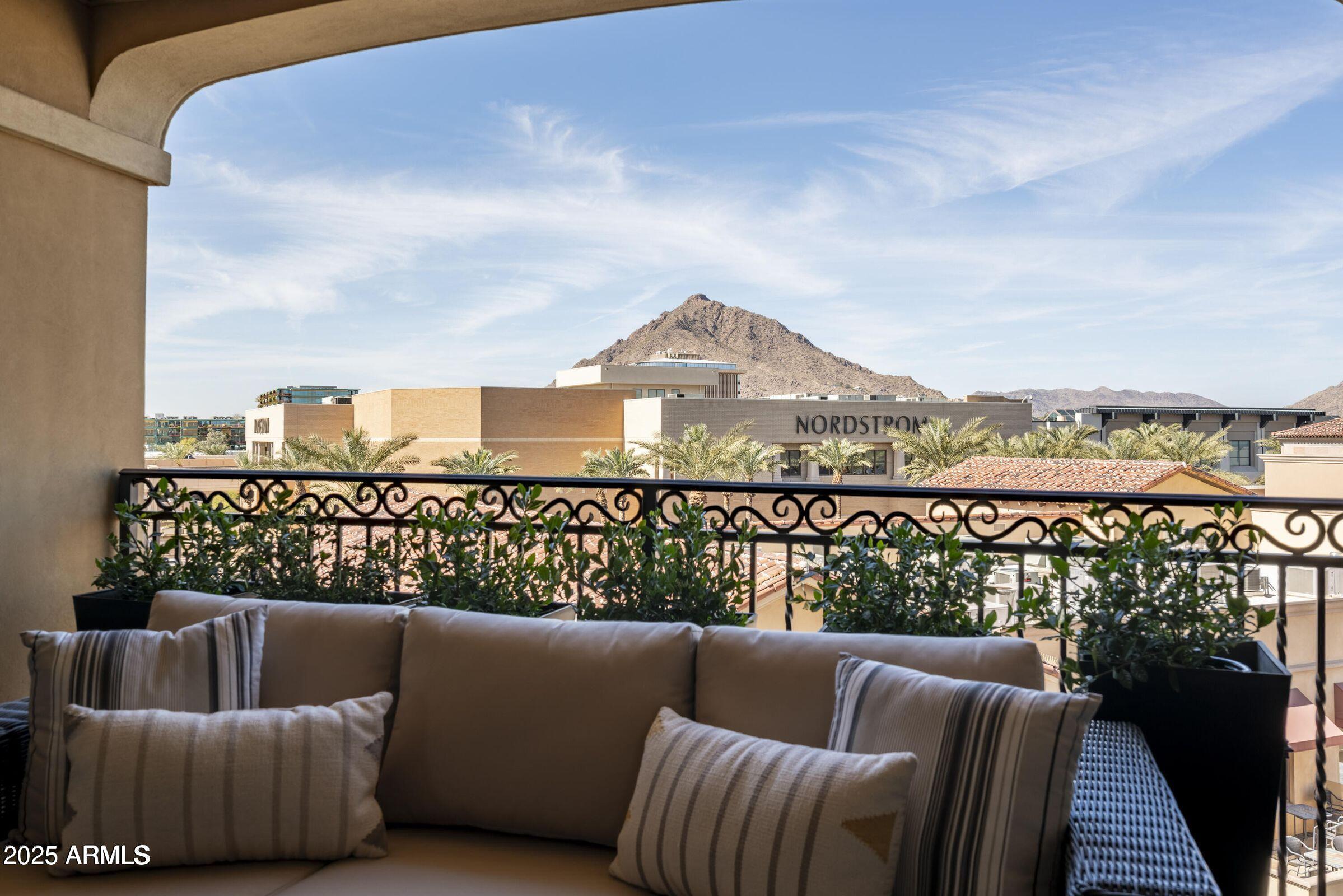 7175 E Camelback Road, 601